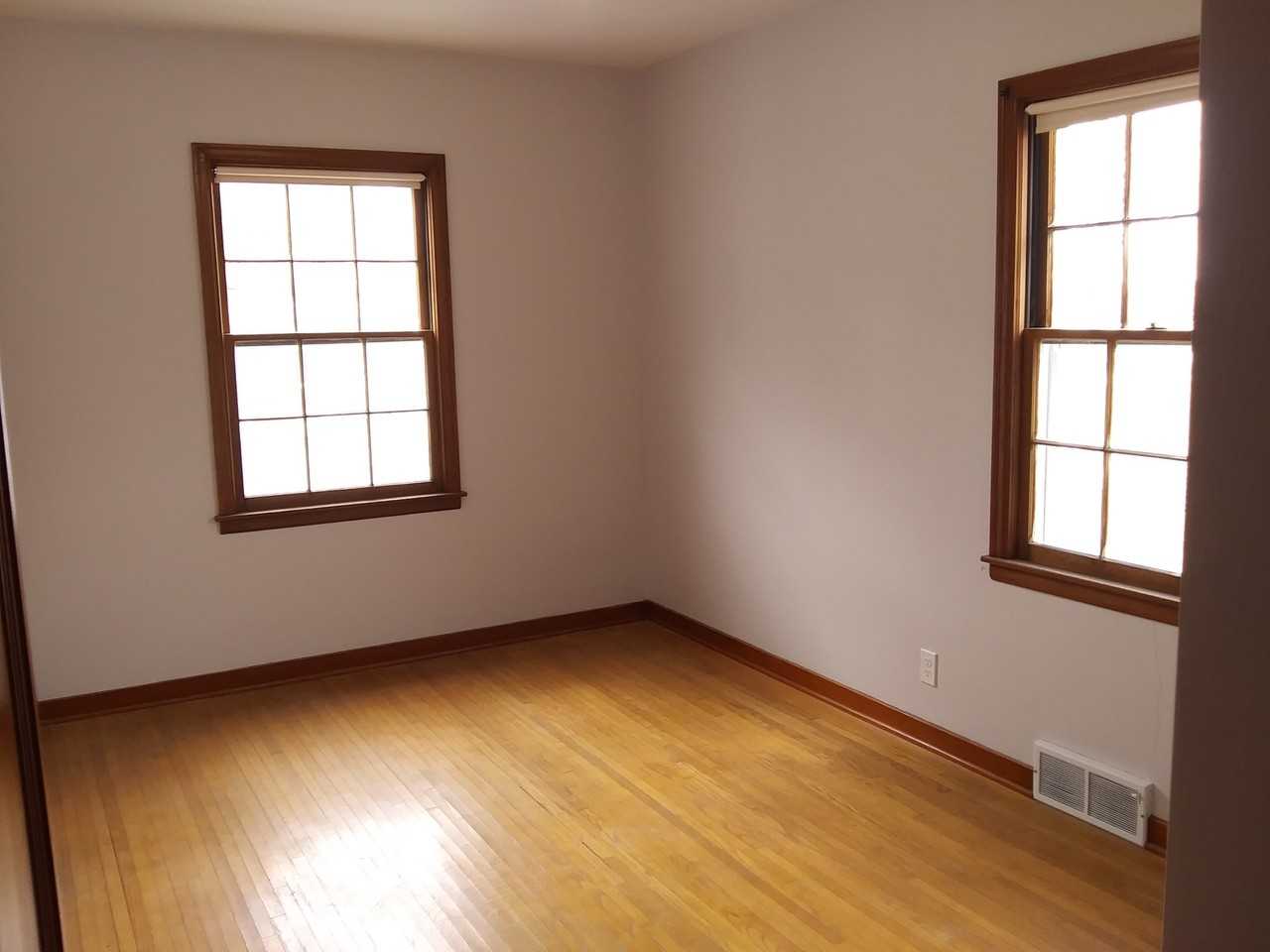 105 S Lindberg Ave #NA - Photo 4 of 10