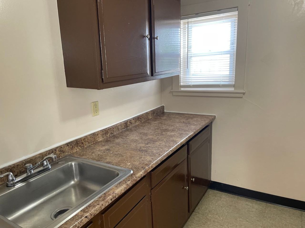 212-214 Washington Street - Photo 5 of 16