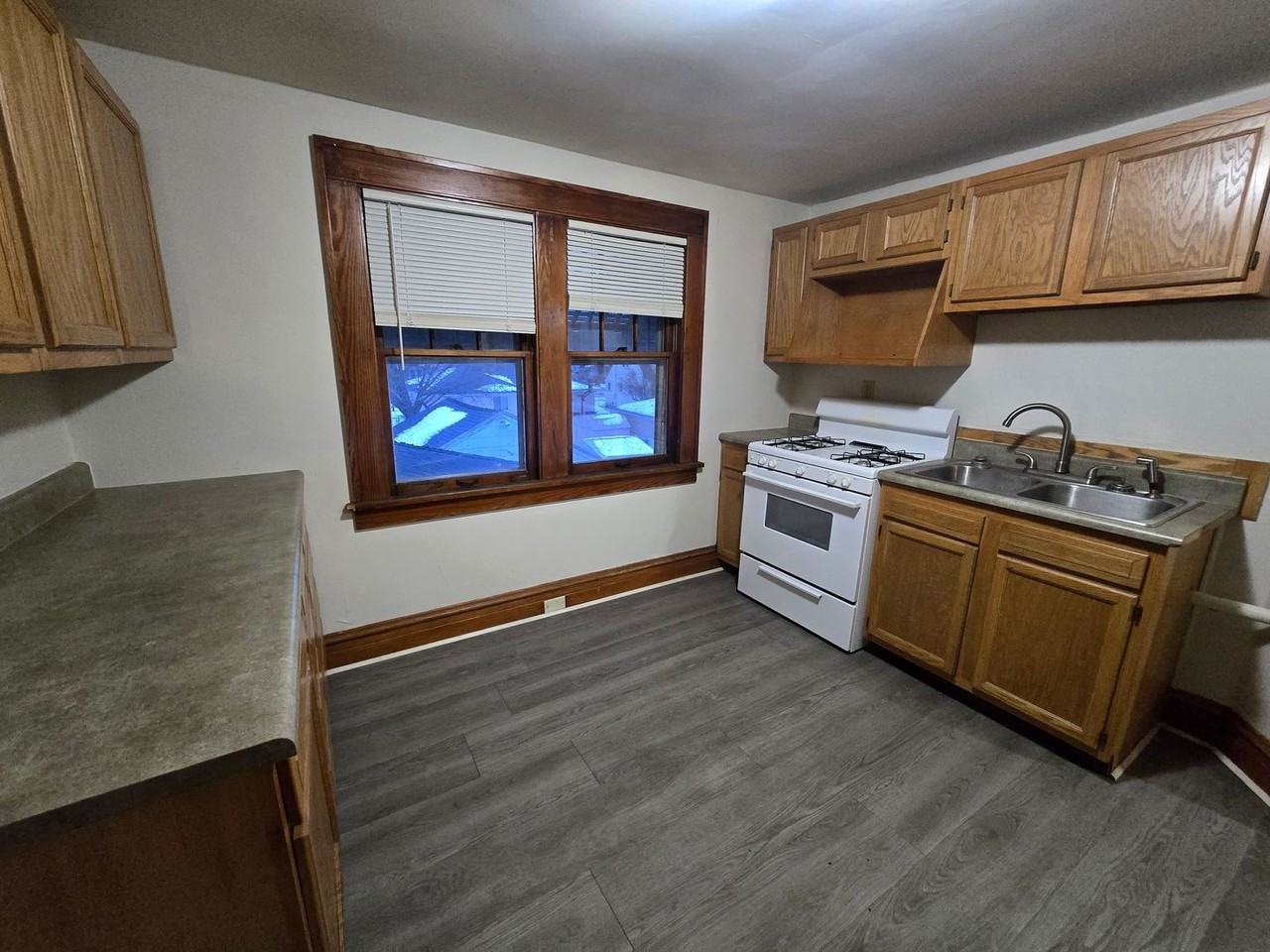 1251 Walnut St - Photo 4 of 20