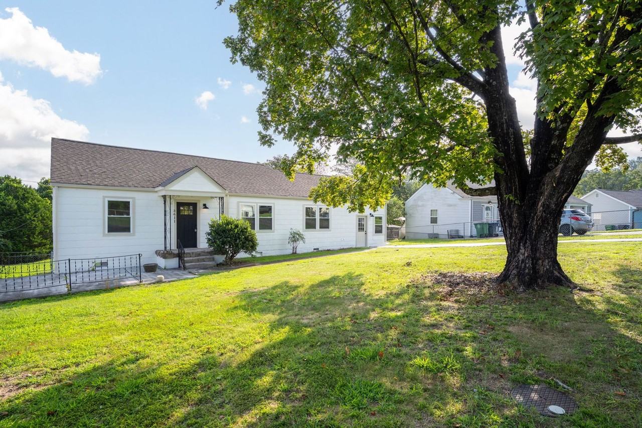 3611 Wimberly Ln - Photo 2 of 32