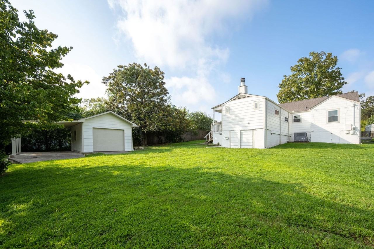 3611 Wimberly Ln - Photo 4 of 32