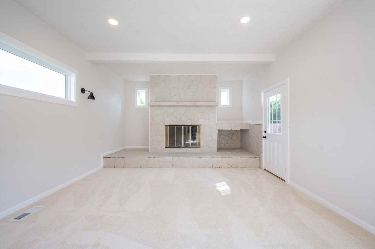 3611 Wimberly Ln - Photo 7 of 32