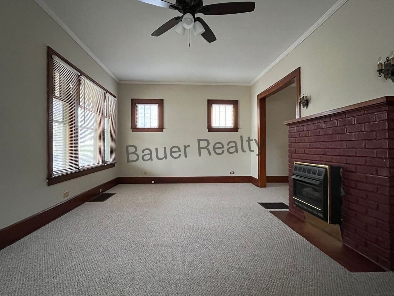 306 Quarry St - Photo 4 of 20