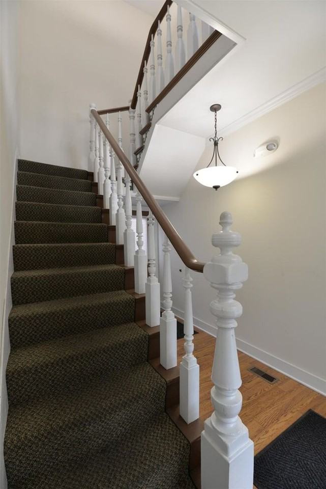 420 W 6th St #C - Photo 4 of 7