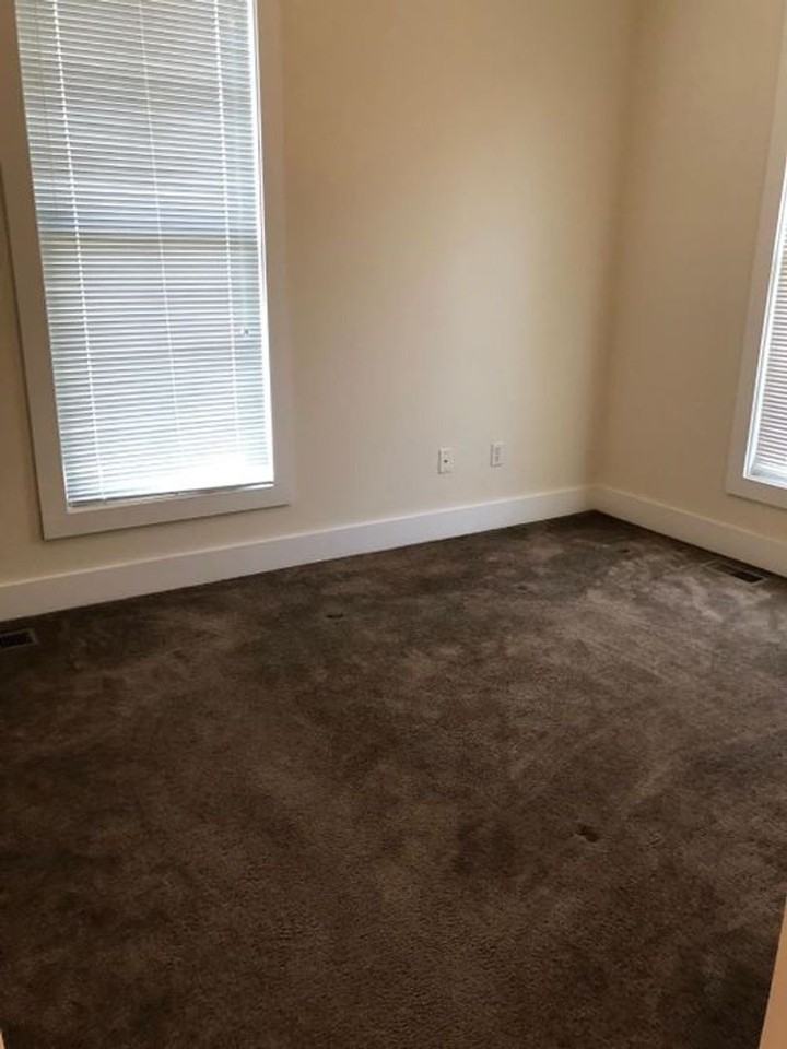 420 W 6th St #C - Photo 6 of 7