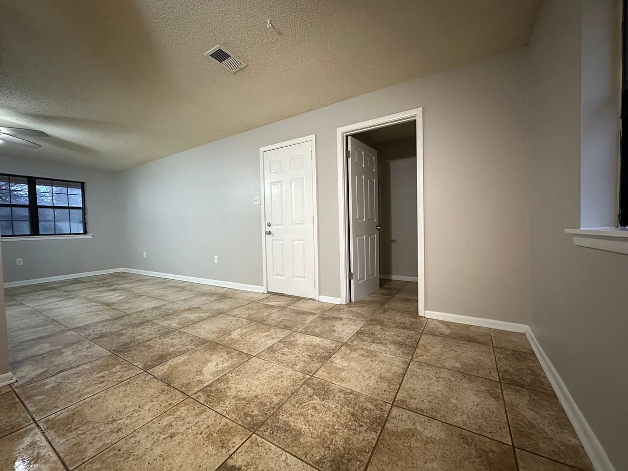 15 Hartwell Pl - Photo 7 of 23