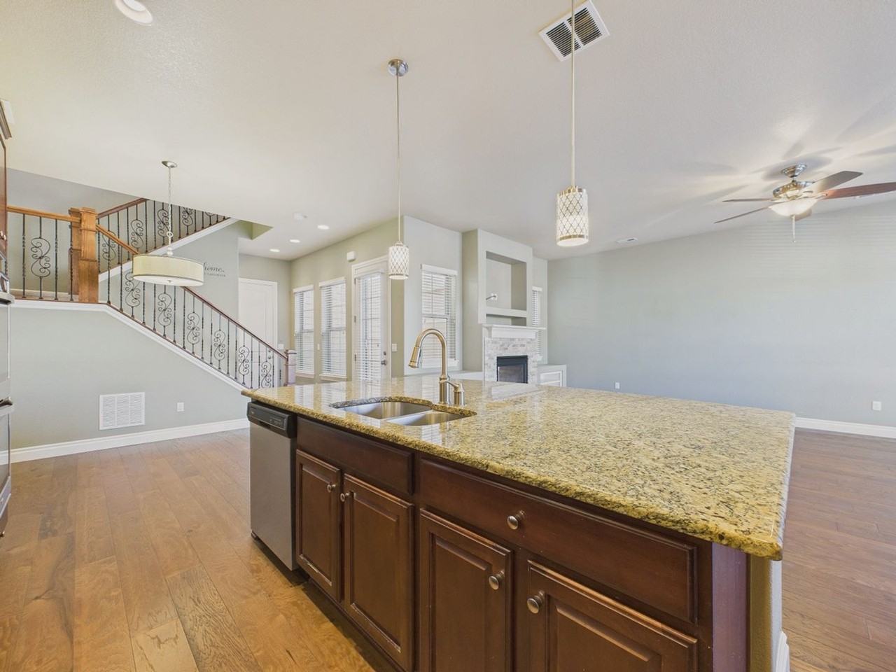 9228 Ridgegate Pkwy - Photo 3 of 33