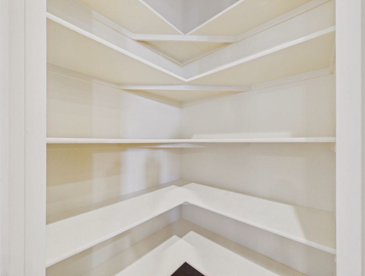 9228 Ridgegate Pkwy - Photo 5 of 33