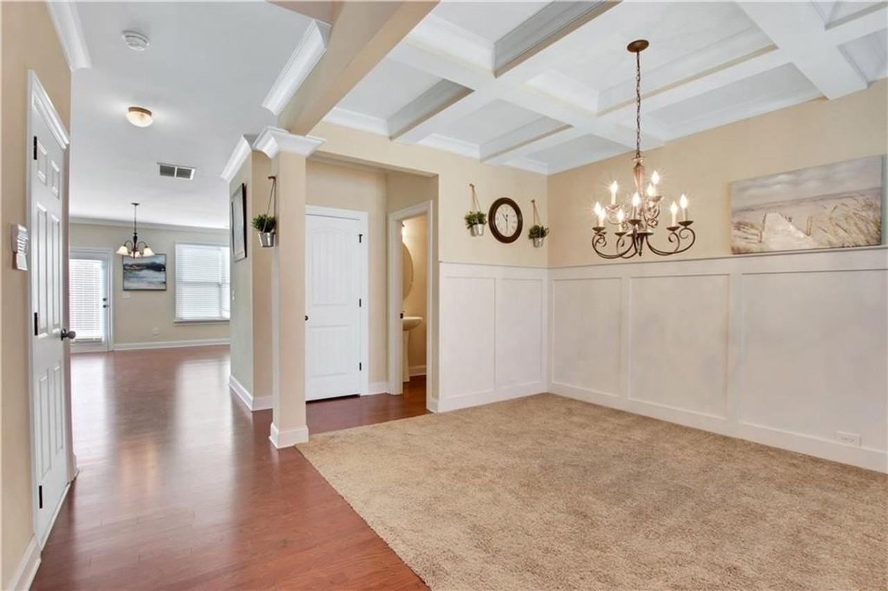 5340 Rialto Way - Photo 2 of 32