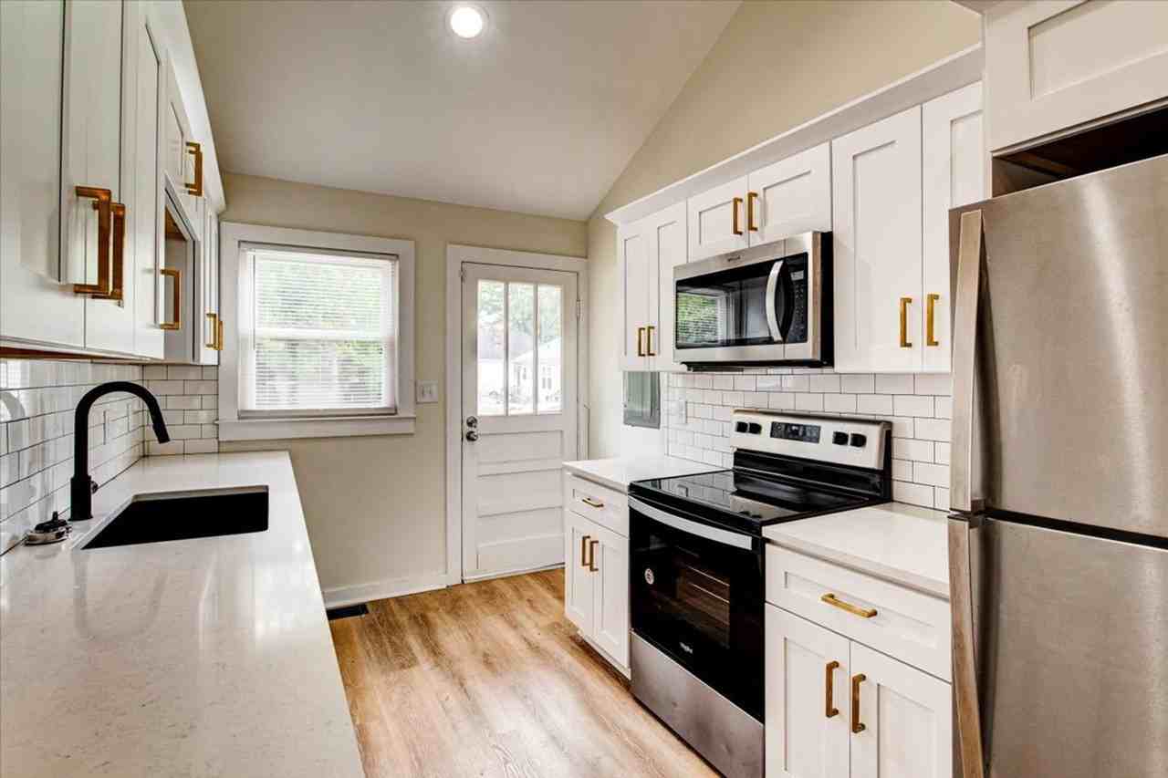 196 Amy St - Photo 4 of 29