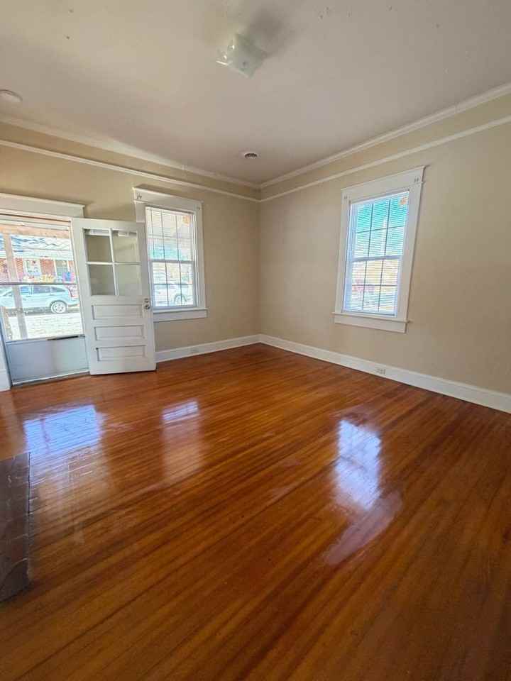 503 Norwood Ave W - Photo 4 of 12