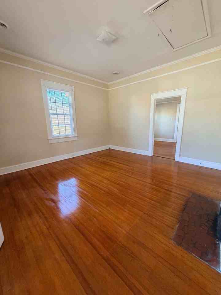 503 Norwood Ave W - Photo 5 of 12