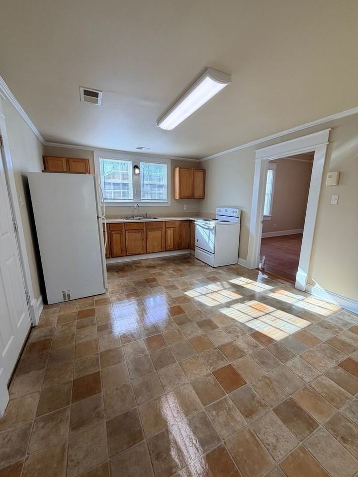 503 Norwood Ave W - Photo 7 of 12