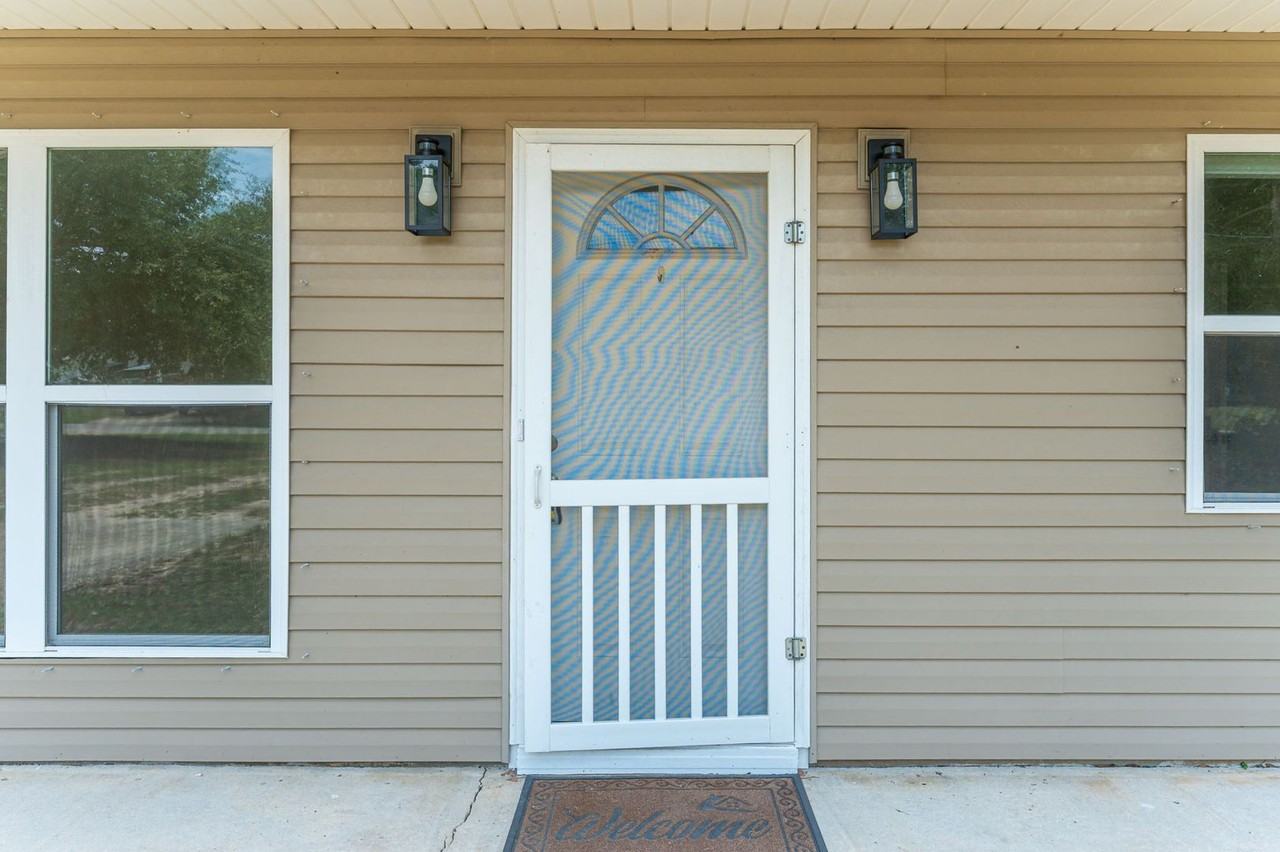 8372 Miranda St - Photo 4 of 34