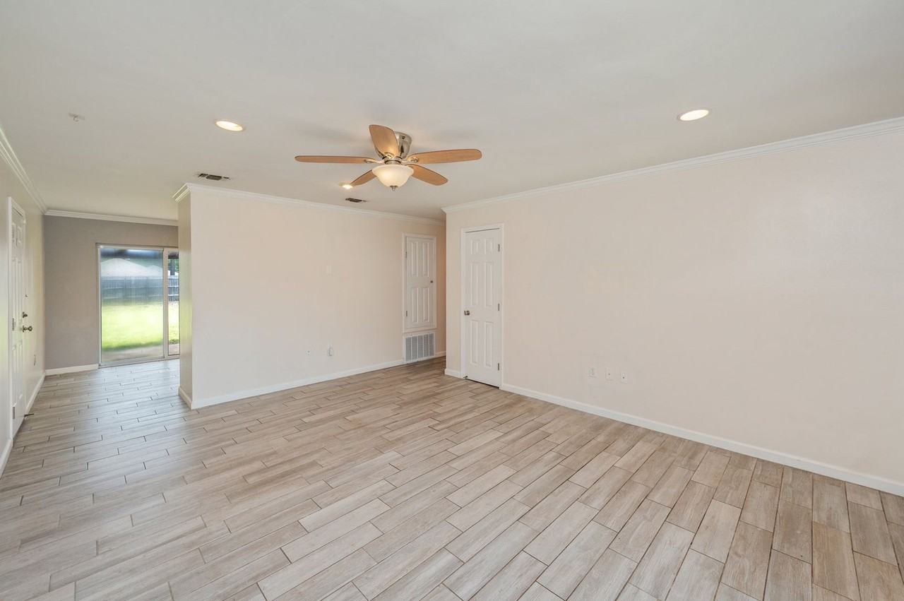 8372 Miranda St - Photo 6 of 34