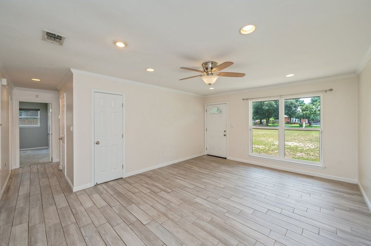 8372 Miranda St - Photo 7 of 34