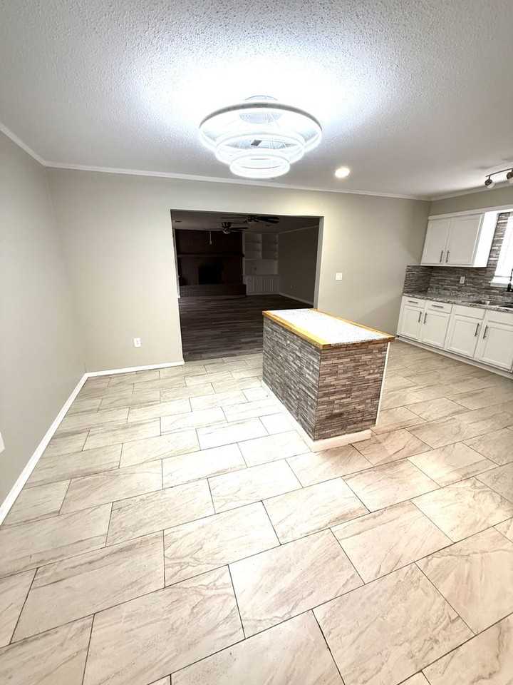 402 Mulligan Dr - Photo 6 of 13