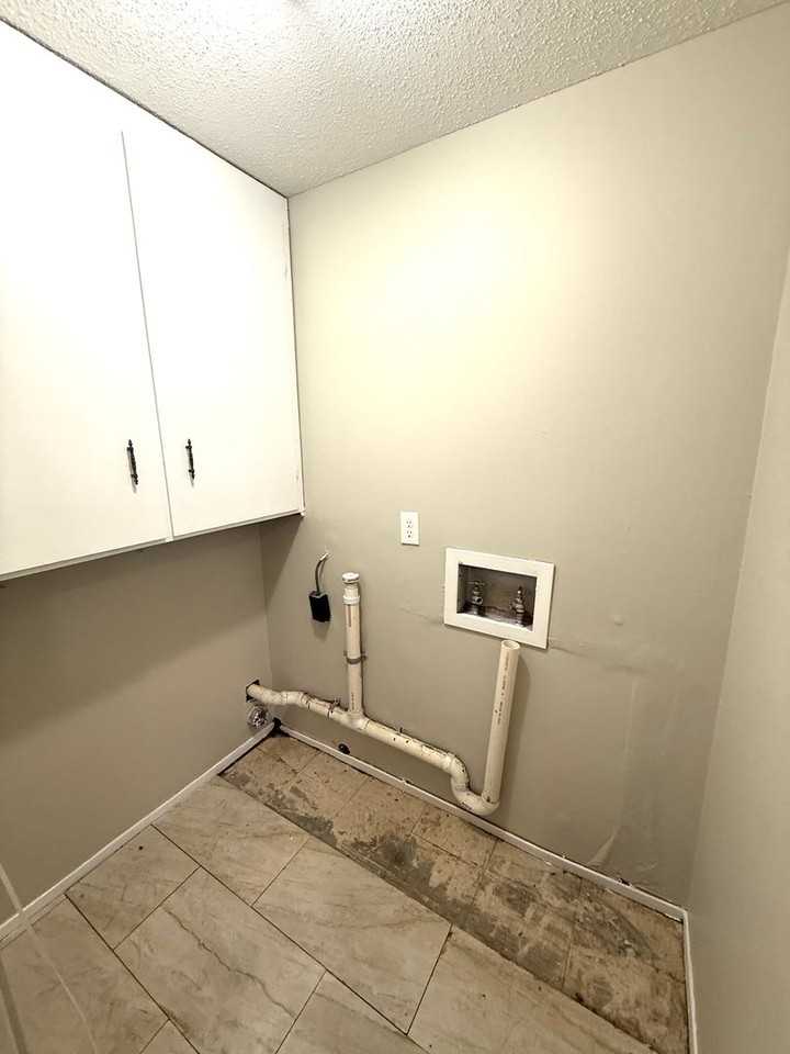 402 Mulligan Dr - Photo 7 of 13