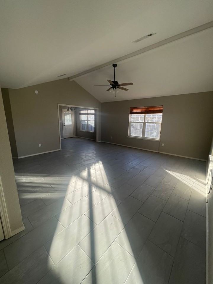 1670 Julie Ln - Photo 5 of 27