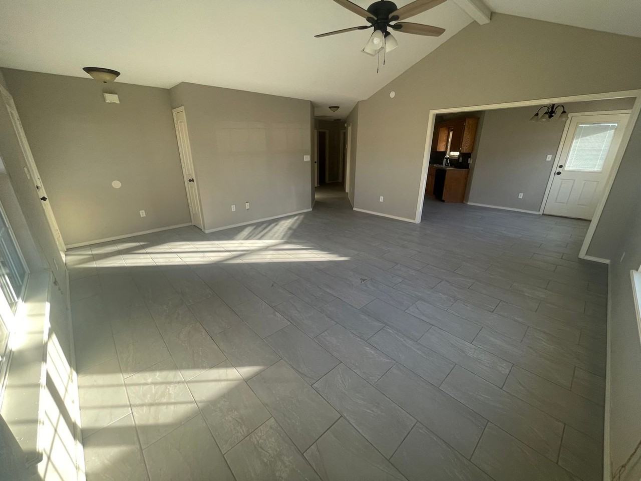 1670 Julie Ln - Photo 6 of 27