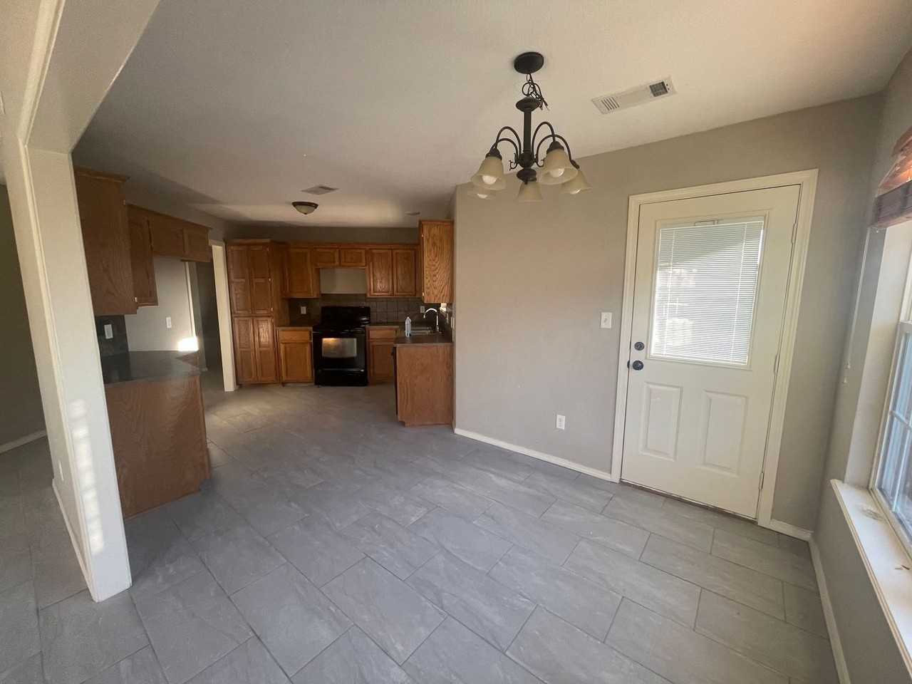 1670 Julie Ln - Photo 7 of 27