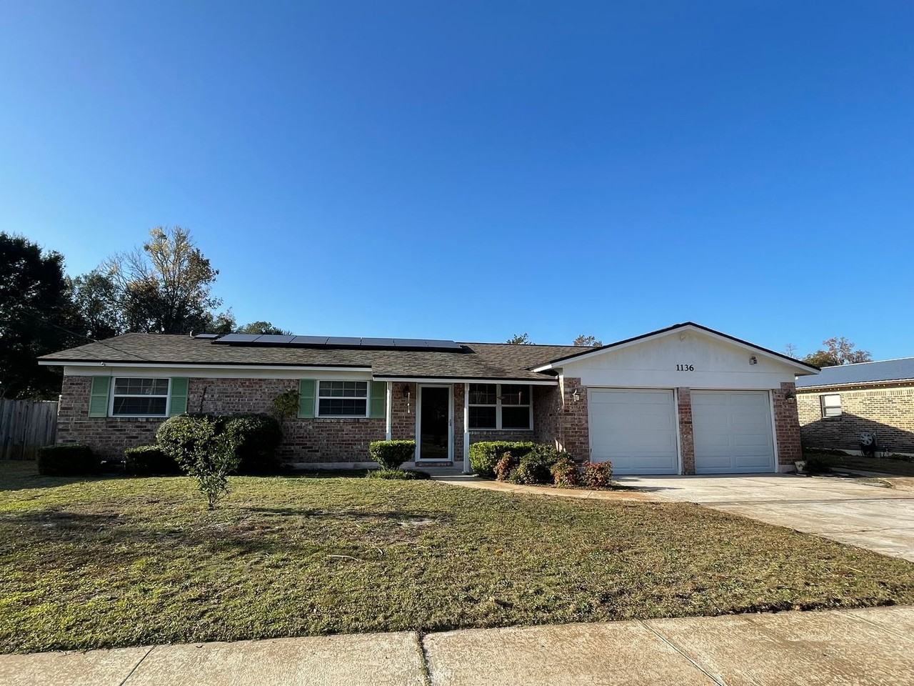 1136 Willow Ln - Photo 2 of 49