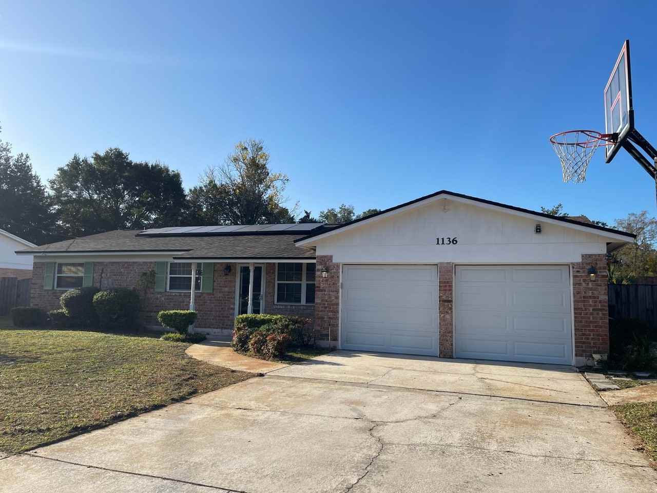 1136 Willow Ln - Photo 3 of 49