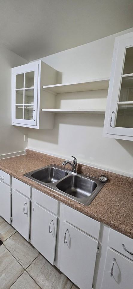 2718 W Surrey Dr - Photo 2 of 13