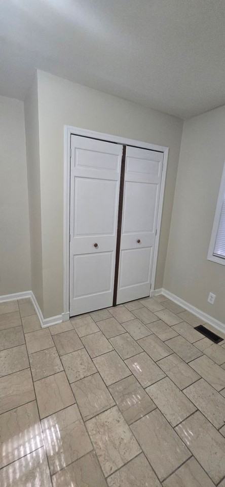 2718 W Surrey Dr - Photo 4 of 13