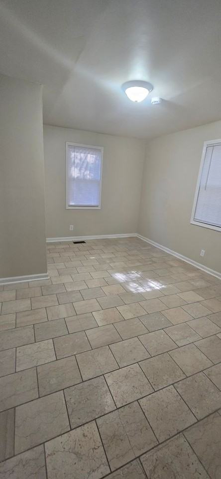 2718 W Surrey Dr - Photo 6 of 13