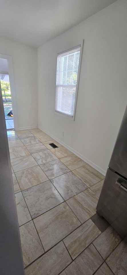 2718 W Surrey Dr - Photo 7 of 13