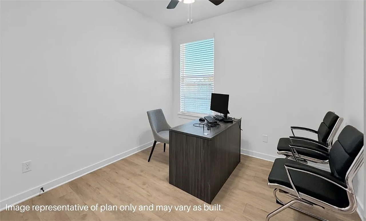 2431 Longfellow Dr - Photo 3 of 32