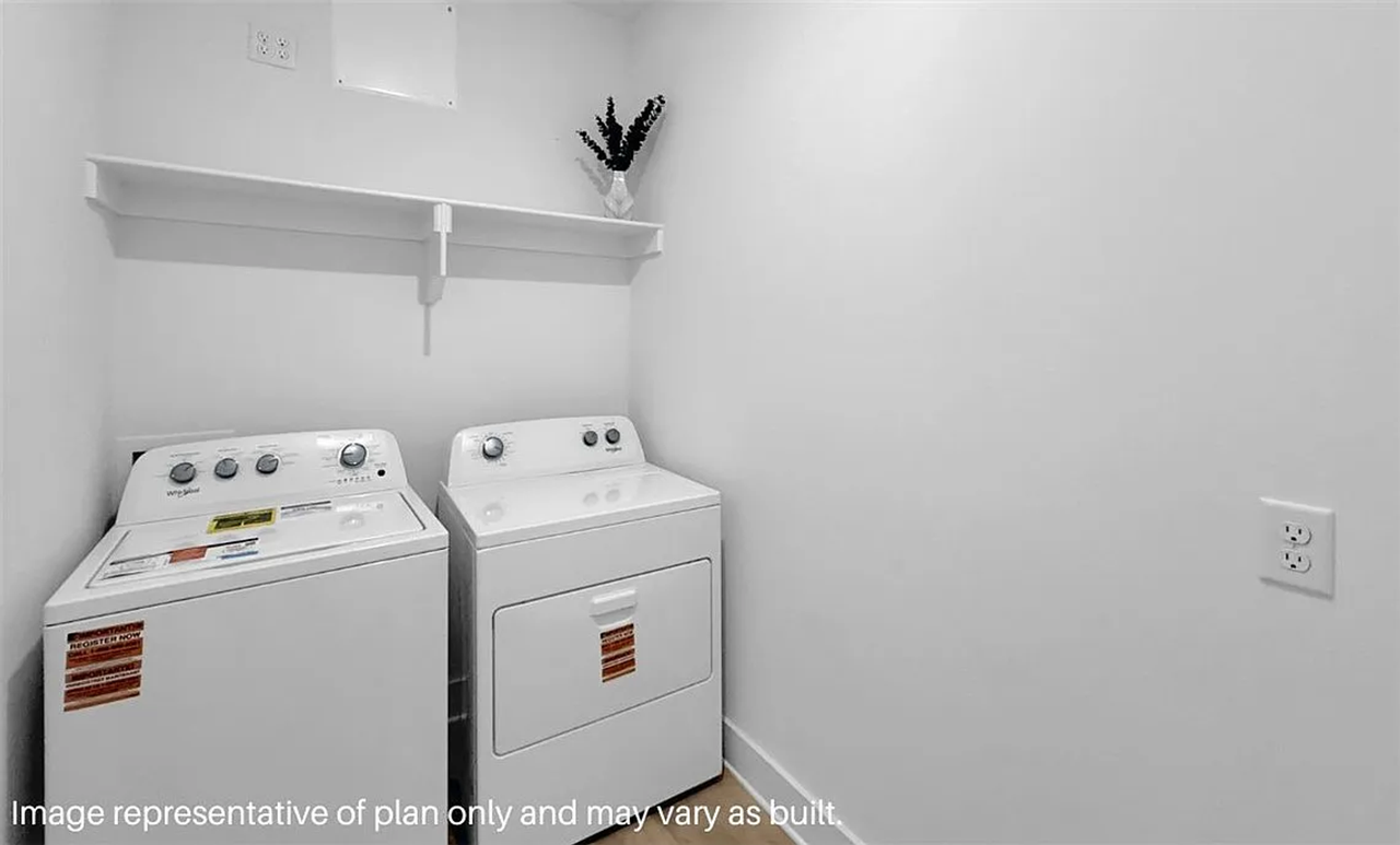 2431 Longfellow Dr - Photo 6 of 32