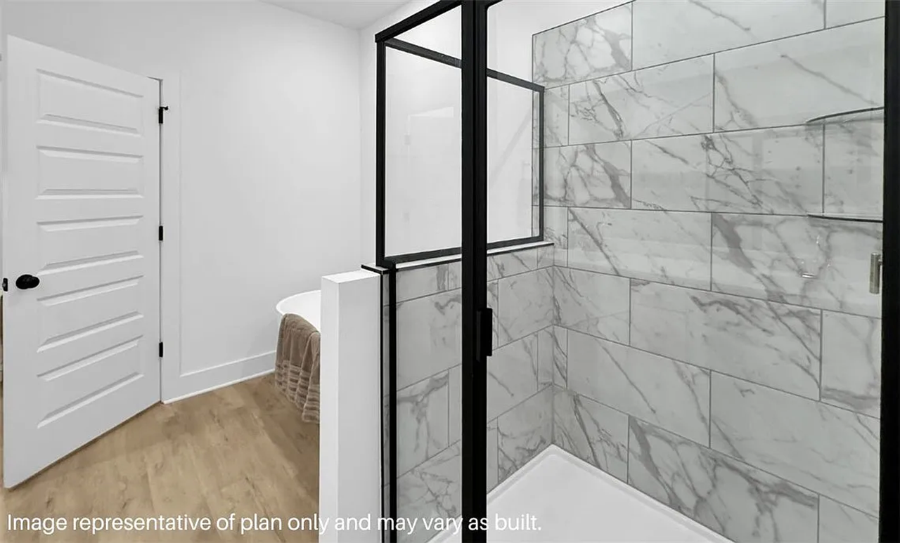 2431 Longfellow Dr - Photo 7 of 32