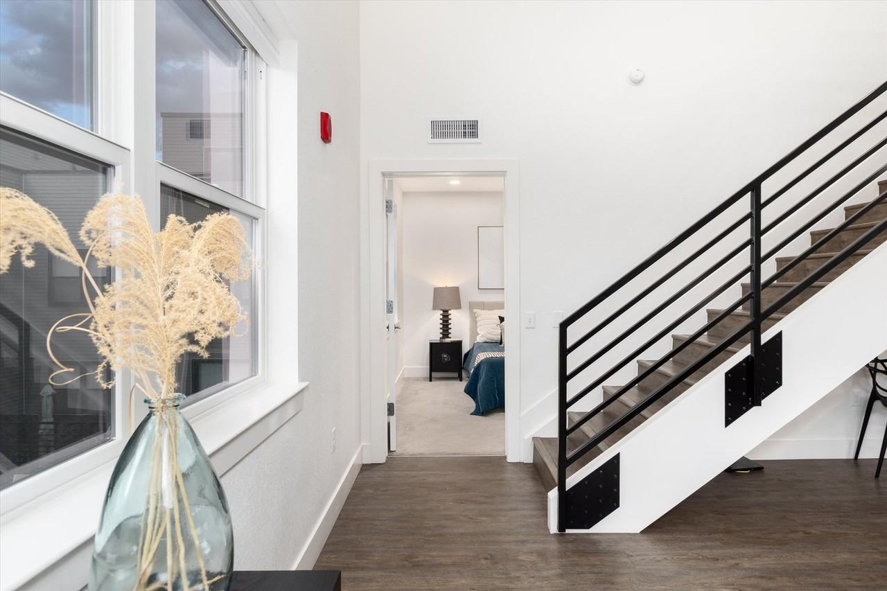 431 E Bayaud Ave - Photo 6 of 26