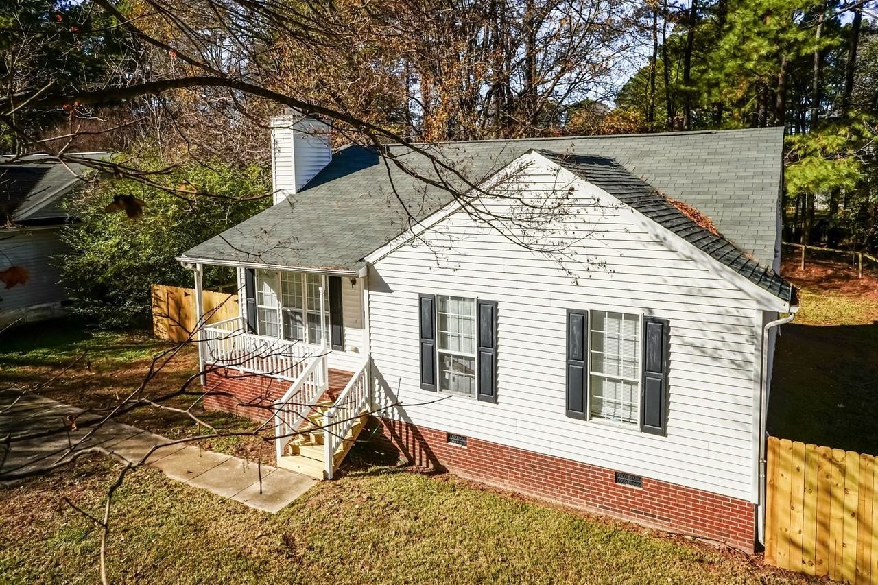 2712 Barwell Rd - Photo 4 of 24