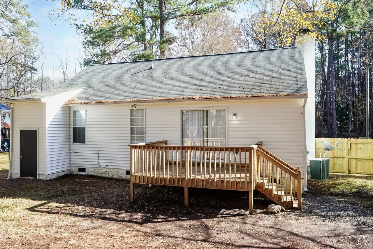 2712 Barwell Rd - Photo 6 of 24