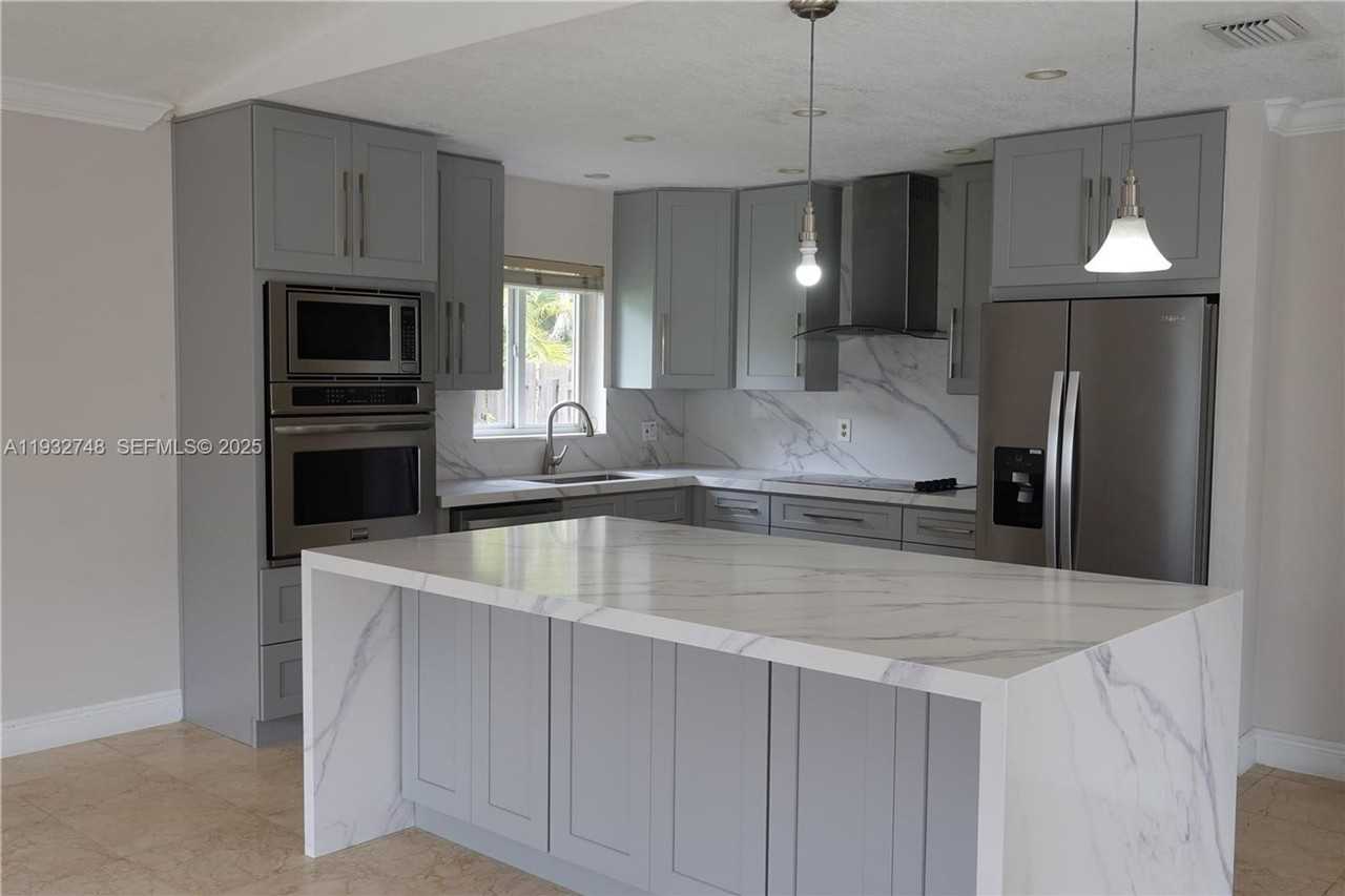 13220 Sw 84th Ave - Photo 2 of 14