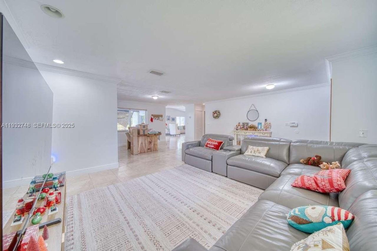 13220 Sw 84th Ave - Photo 6 of 14