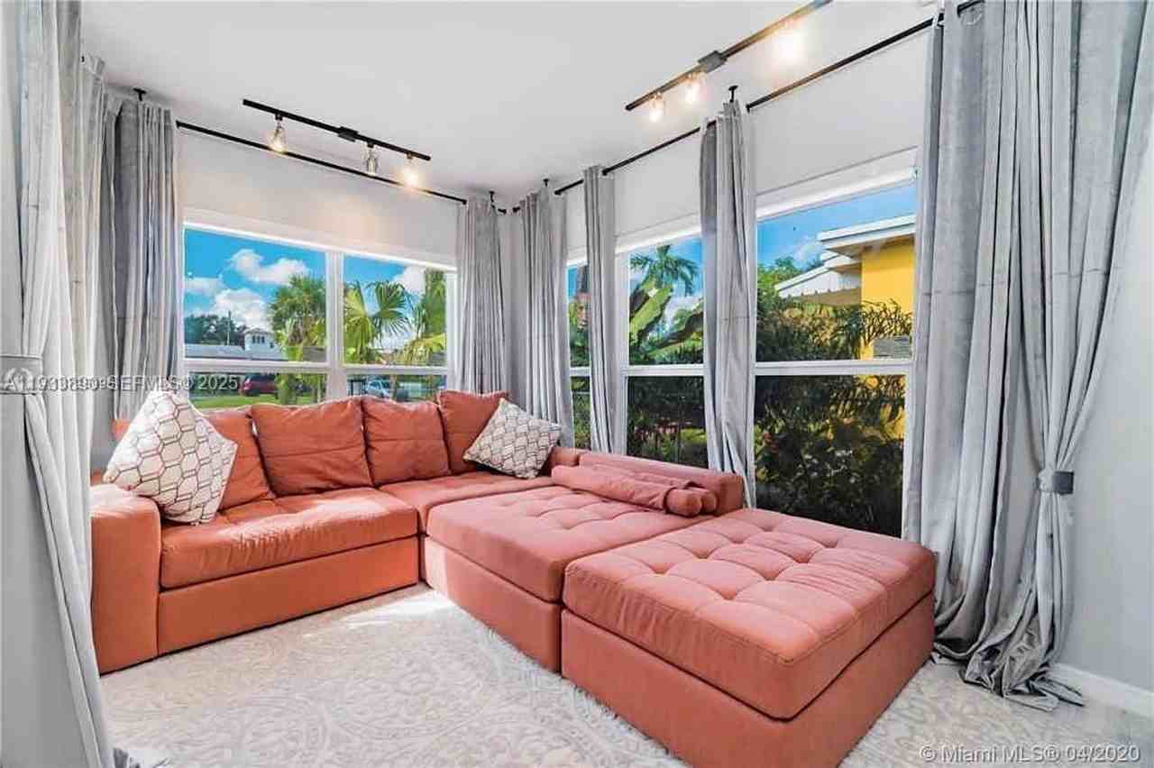 1731 Ne 172nd St - Photo 6 of 16