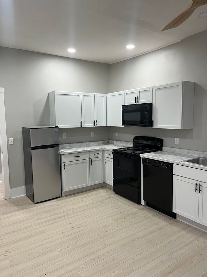 114 E Franklin St #2 - Photo 2 of 7