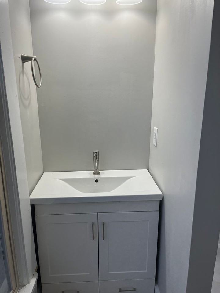 114 E Franklin St #2 - Photo 6 of 7