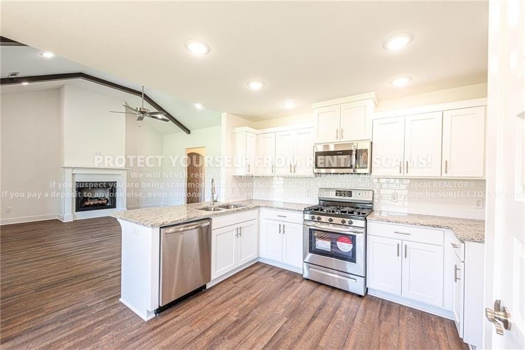 238 Pennsylvania Ave - Photo 6 of 18