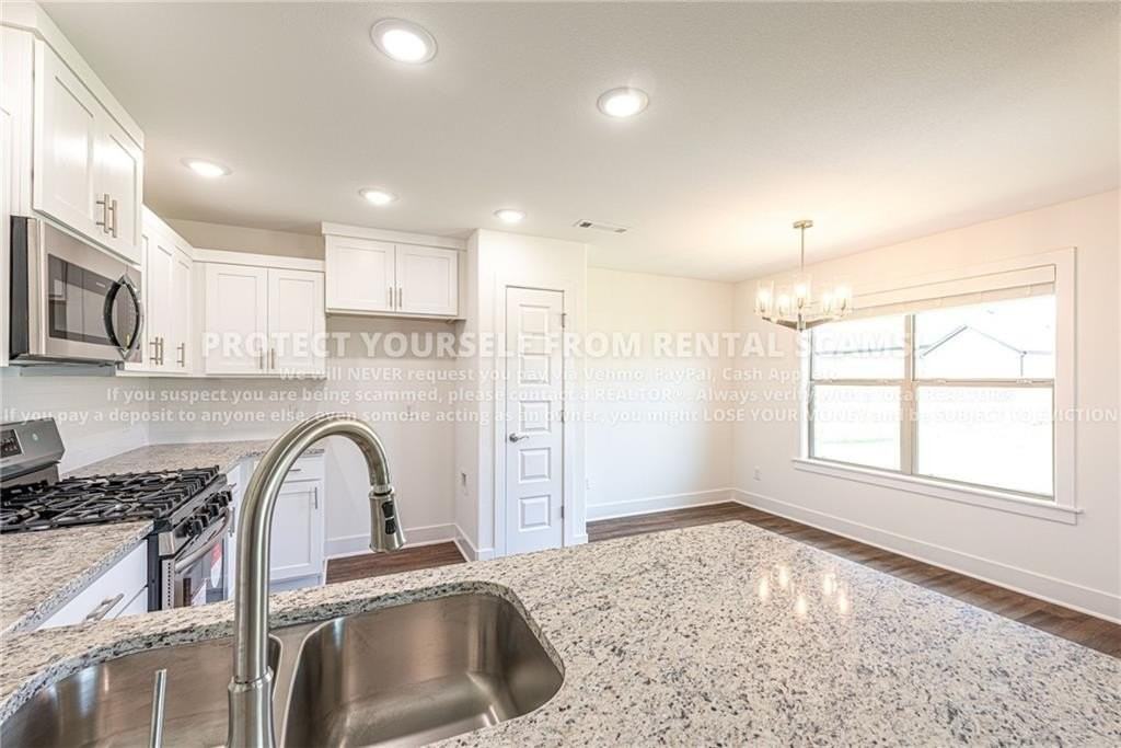 238 Pennsylvania Ave - Photo 7 of 18