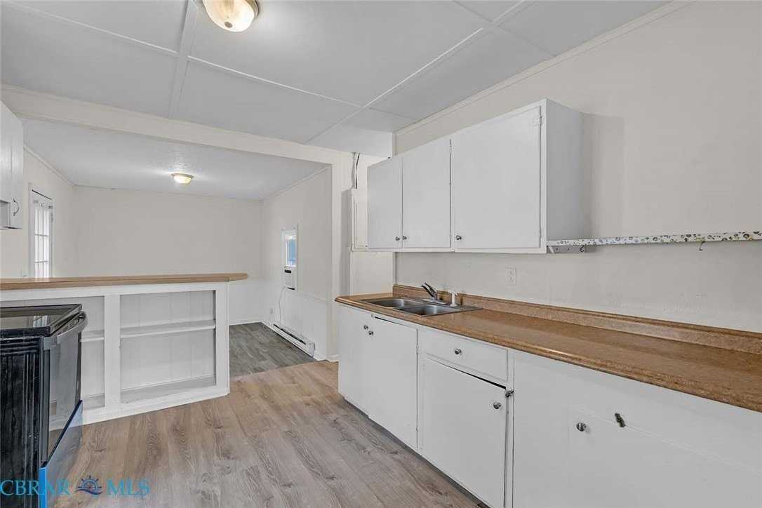 40 Lilac Ln - Photo 5 of 17