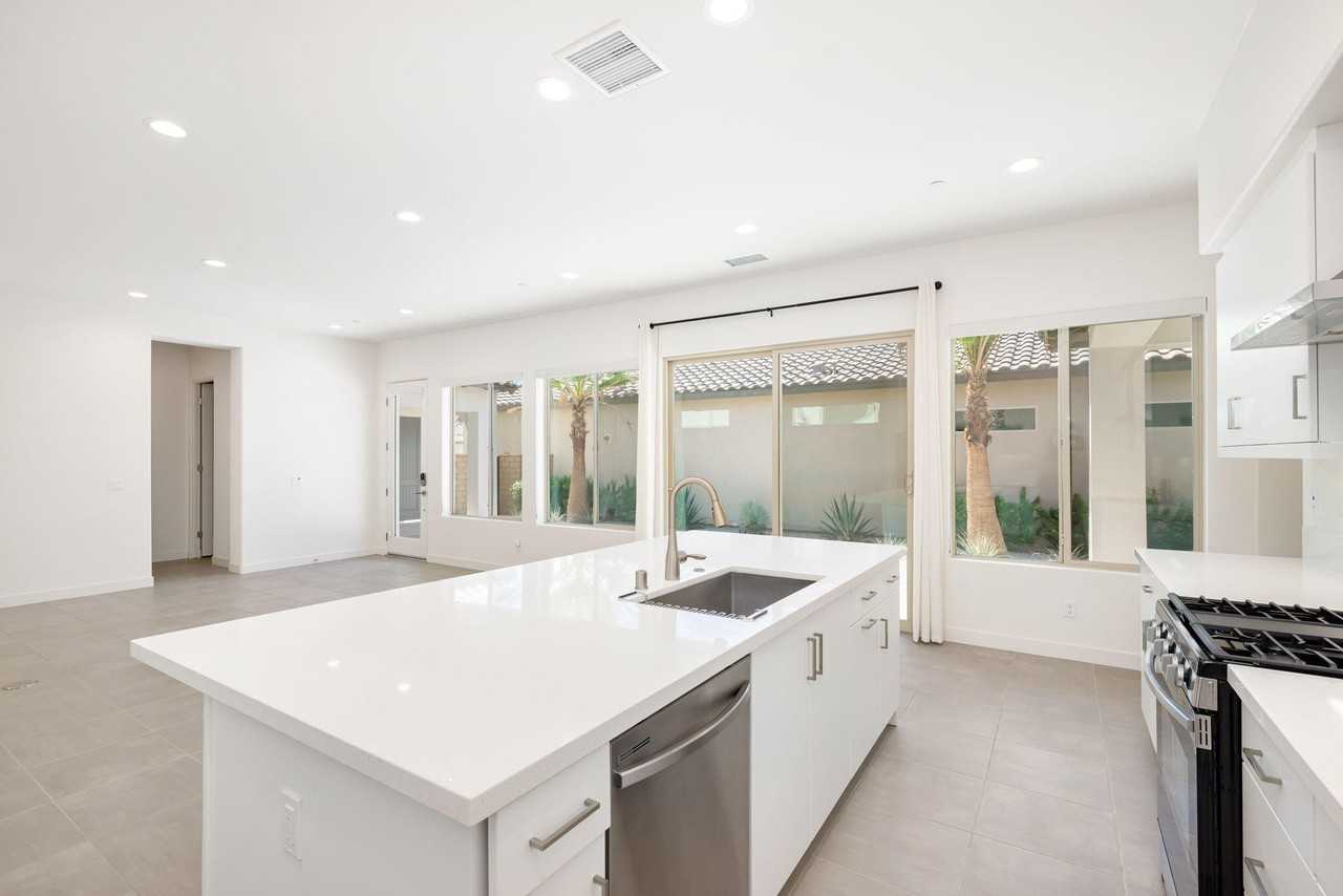 80422 Platinum Way - Photo 7 of 30