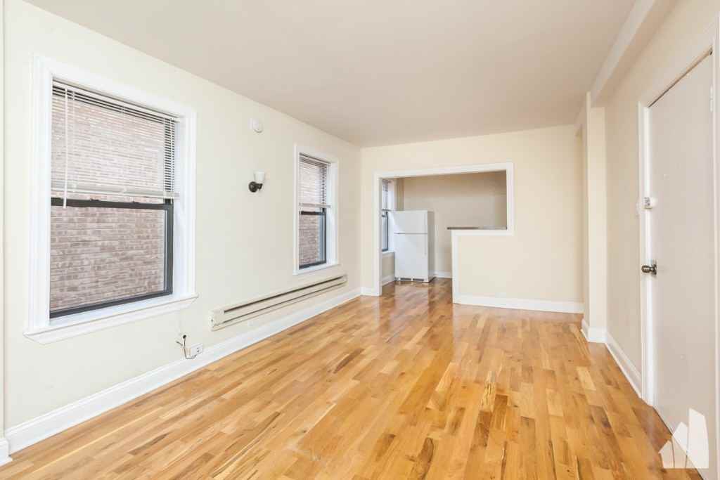 1347 N Dearborn St #203 - Photo 6 of 10