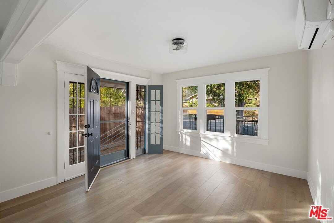 4316 Kingswell Ave - Photo 6 of 34