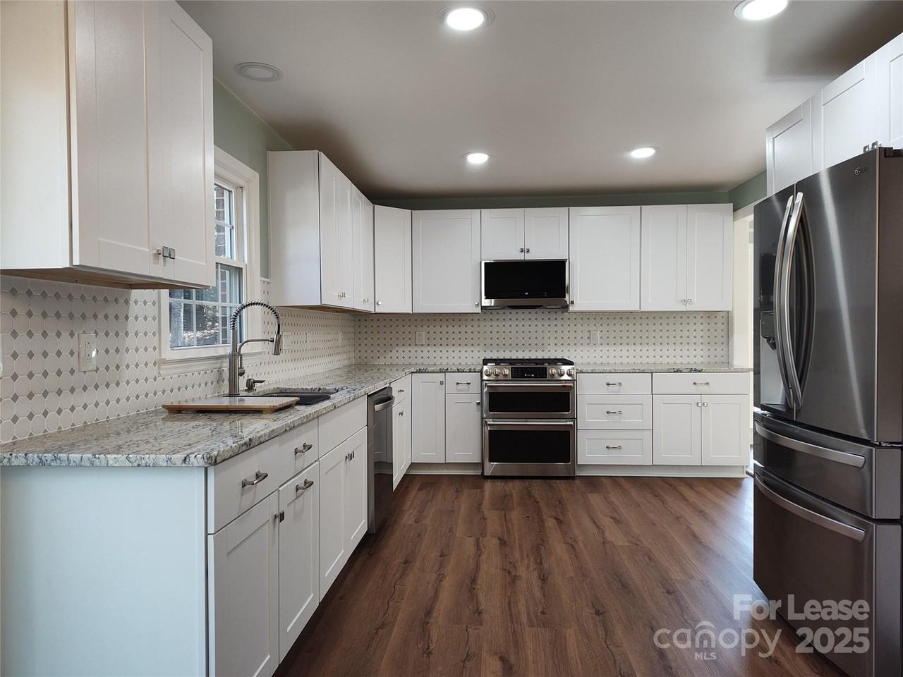 5206 Dunrobin Ln - Photo 2 of 31