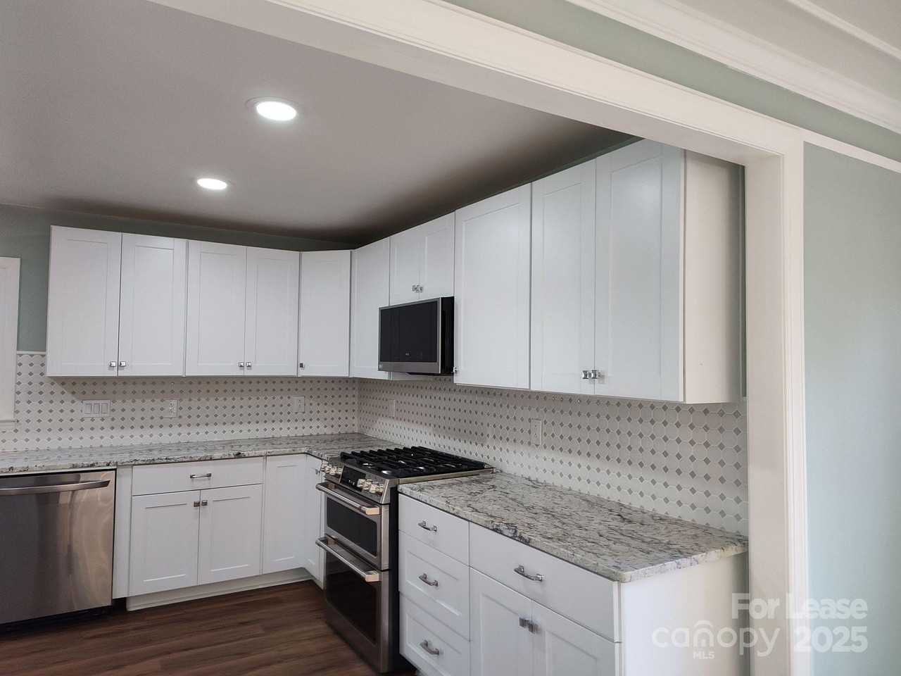 5206 Dunrobin Ln - Photo 4 of 31